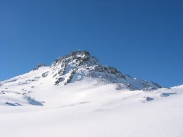 Unser heutiges Tagesziel. Durch die recht steile Nordflanke haben wir eine Erstbegehung gemacht...