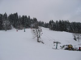 Bei der Rückfahrt natürlich kurzer Abstecher. Talabfahrt beschneit, sieht man an den vereisten Bäumen im Hintergrund.