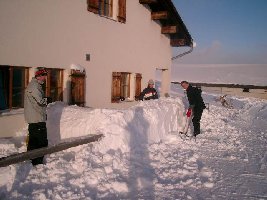 wir beim bauen unserer Bar,-)