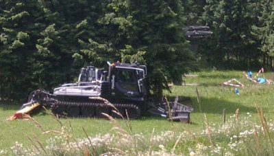 Neuer gebrauchter Pistenbully an der Talstation.