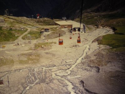 Talfahrt mit der Eisgratbahn bei der Mittelstation. Die zweite Sektion der Gamsgarten-EUB gab es noch nicht.