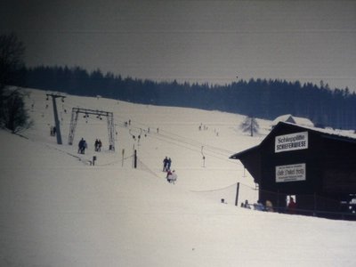 Bevor mit dem Bau der Promibahn die Kaltenbachschlepplifte auf die Schiferwiese übersiedelten, standen dort noch ältere Schlepplifte (Stemag und DM-Kurzbügel).