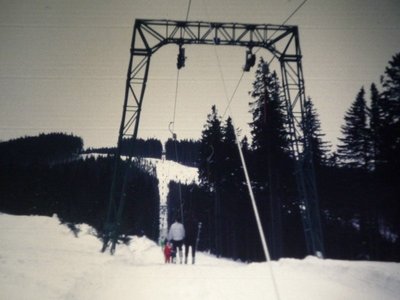 Der Weißenelfschlepplift hatte noch keine Kurve und endete bei der Schwaigerhütte. Heute gibt es auch den Kurvenlift nicht mehr, er wurde durch eine 6KSB/B ersetzt.
