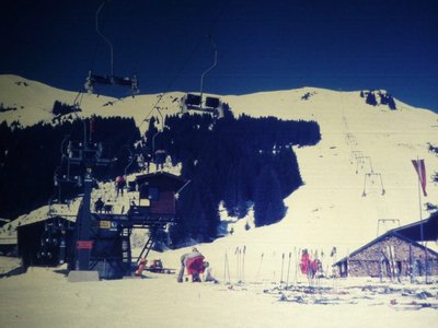 Hier stehe ich unter der HochalmDSB (heute EUB). Rechts der Hochalmschlepplift (heute KSB)