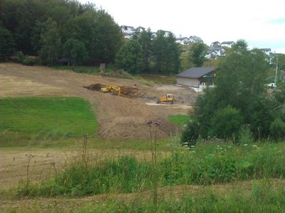 Der Aushub für die Talstation des Sürenberglifts.