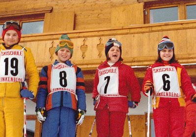 Vor dem Start zum Gästerennen Hasenmuldenlifthang. Penkentenne. Dieseltom in gelb wie der Klammer Franz 1976
