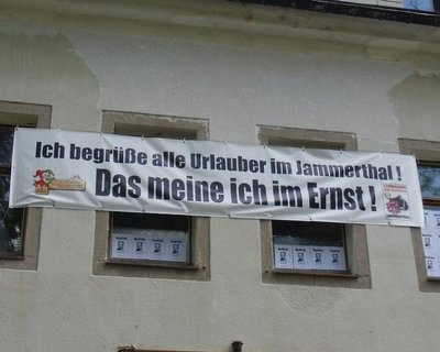 Plakat am Marktplatz