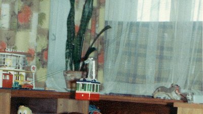 Bergfahrt der RIGI mit Handkurbel . Links zu sehen die Caltex Tankstelle mit einem Käfer und einem Renault.