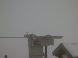 die talstation des stafel-liftes. der lift selbst ist von küpfer steffisburg [wer hätte das gedacht?!] und die bügel von borer.