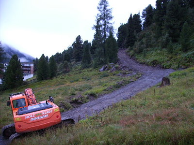 Neu errichteter Zufahrtsweg zum Standort der Kühltürme