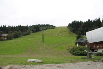 Der Kabelgraben wächst auch schon zu