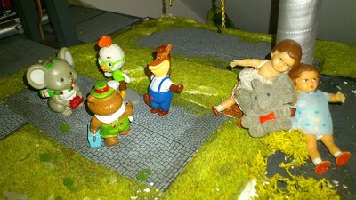 Die Herren MAUSER , PETZ , HAIDER und FUCHS bei der Nachbesprechung. Herr PETZ mit seinen Messgeräten im getarnten Ingelencampingradio.....