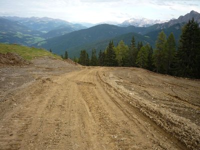 rechts neben der Plateau-Talsation zweigt die neue Piste ab