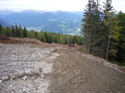unterhalb der Talstation Plateau, Blick in die neue Piste