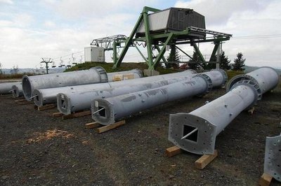 Stützensegmente; im Hintergrund 3-SB Neklid