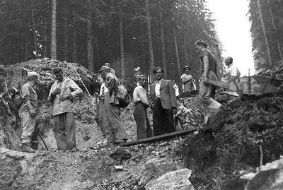 Bau und Eröffnung Hirschenkogellift1953 iStreckendienst .jpg