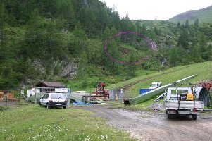 Alte DSB Padon II im Talstationsbereich, neuer Fundament weiter oben (siehe Kreis):