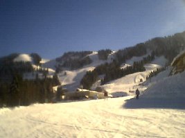 Skigelände am Aberg mit Talstation der 4KSB Abergalm