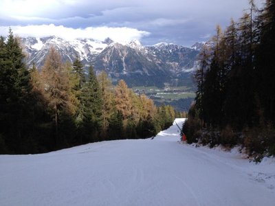 Die 6 Abfahrten die offen waren präsentierten sich in weitgehend gutem Zustand. Die Jungs verstehen was von Beschneiung. Interessant war auch, dass der Speicherteich an der Einstiegsgondelbahn immer noch gut gefüllt aussah. Es geht also noch was.