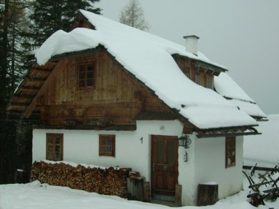 verschneite Hütten
