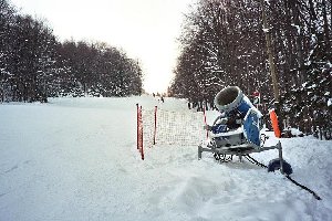 News 2004/05: Beschneiungsanlage Bolfenk. Sehr wilkommene Investition, vorbildlich beschneit, keine Spur von Eisplatten oder aperen Stellen!