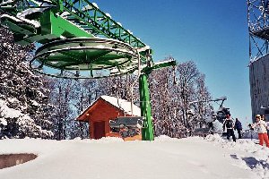 Endlich mal in Betrieb: DSB Stolp. Die Piste ist sehr gut, sieht aus als ob sie vor dem Neuschnee auch beschneit wurde.