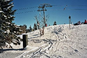 Bergstation Kastivnik (Graffer Kurzbügel) und die ersten Meter der roten Piste. Bis hierher wurde 2004 die Schneileitung gebaut, heuer soll es weitergehen.