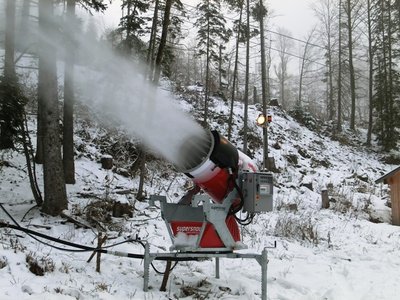 Schneeerzeuger nahe Talstation 4-KSB Stümpfling