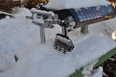 Sessellift mit Haube