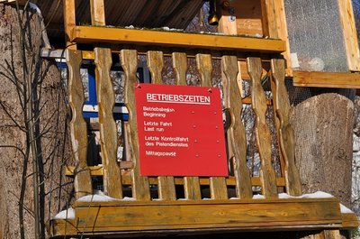 Betriebszeiten Schild