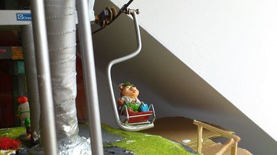 Herr PETZ fährt ins Tal .