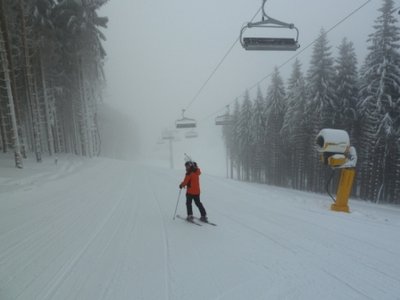 Abfahrt unter der Lifttrasse