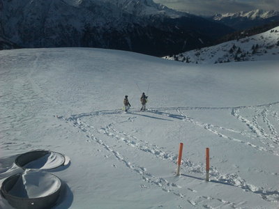Die Alpini sind auch unterwegs bei Lawinenübungen. Allgemein waren Heerscharen der italienischen Gebiergsjäger im Skigebiet unterwegs.