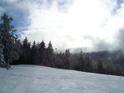 ...letzte Nebelreste stiegen noch auf (Bild vom Ausstieg linker Schlepplift, klar, nur der war in Betrieb)