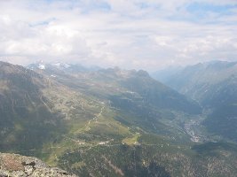 Skigebiet von Sölden und der Ort an sich.