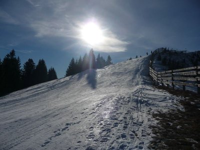 Sonne über dem Gipfelgrat.