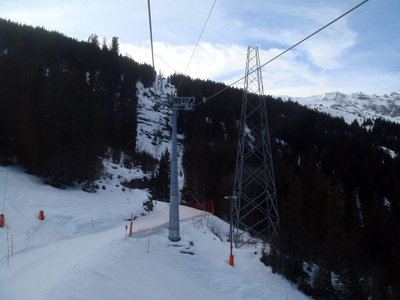 Die neue Trasse ist schon wesentlich weniger windexponiert. Frage mich sowieso wieso man damals so hohe Masten gebaut hat.