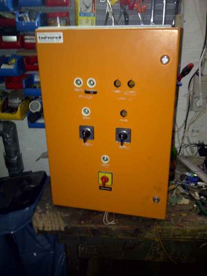 das ist der Schaltschrank vor dem Umbau...