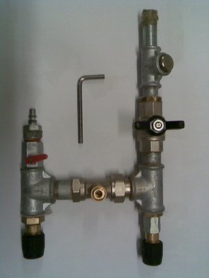 Meine Schneilanze mit passendem Inbusschlüssel für den Mischhahn in der Mitte