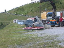 Reste der DSB Schermer werden gerade verladen. Mein Vater meinte irgendwo ein polnisches Kennzeichen gesehen zu haben...