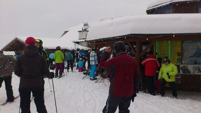 Man beachte das Dach.... sicherlich 1m Schnee