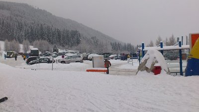 Parkplatz füllt sich.... jedoch genügend Parkplätze vorhanden!! :)