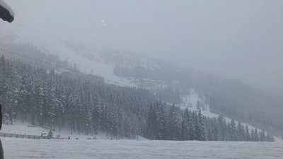 Sicht aus der Schihütte auf die Tschaneckbahn..