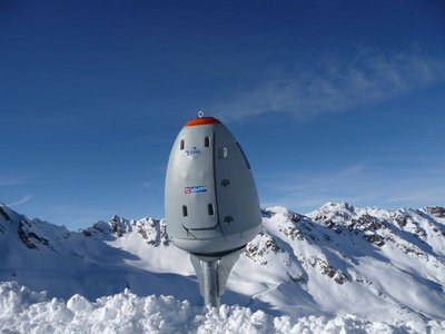 Weiß jemand was das ist? Steht mitten im Gletscher, wenn nicht gerade der neue Skiweg vorbei geht??