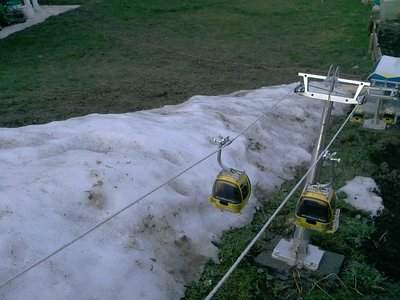Seilbahn mit Piste