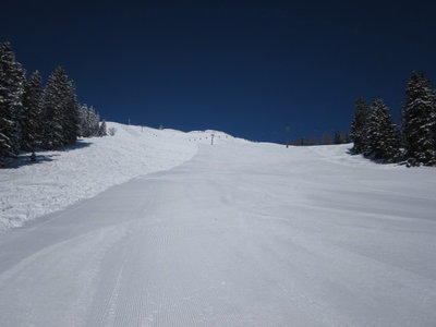 Steilhang, im Hintergrund der 2-CLF Gipfel