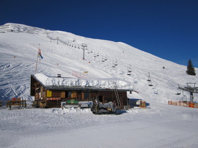 2-CLF Pleisen, davor die Pleisenabfahrt, dahinter der Pleisen Steilhang