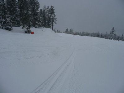 Später macht die Piste einen Linksknick.