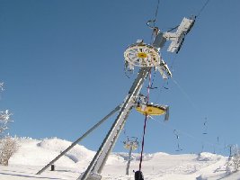 diesmal nur noch zweifachnutzen: dieselbe rote piste von vorhin und die kurve des skilifts - remember leukerbad!