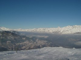 dreifachnutzen: man sieht den skilift rothorn, die rote piste [auf dem plan die mittlere] und das panorama.